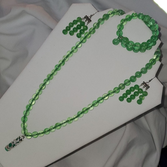 Green Glass Jade with Pendant - Picture 1 of 4